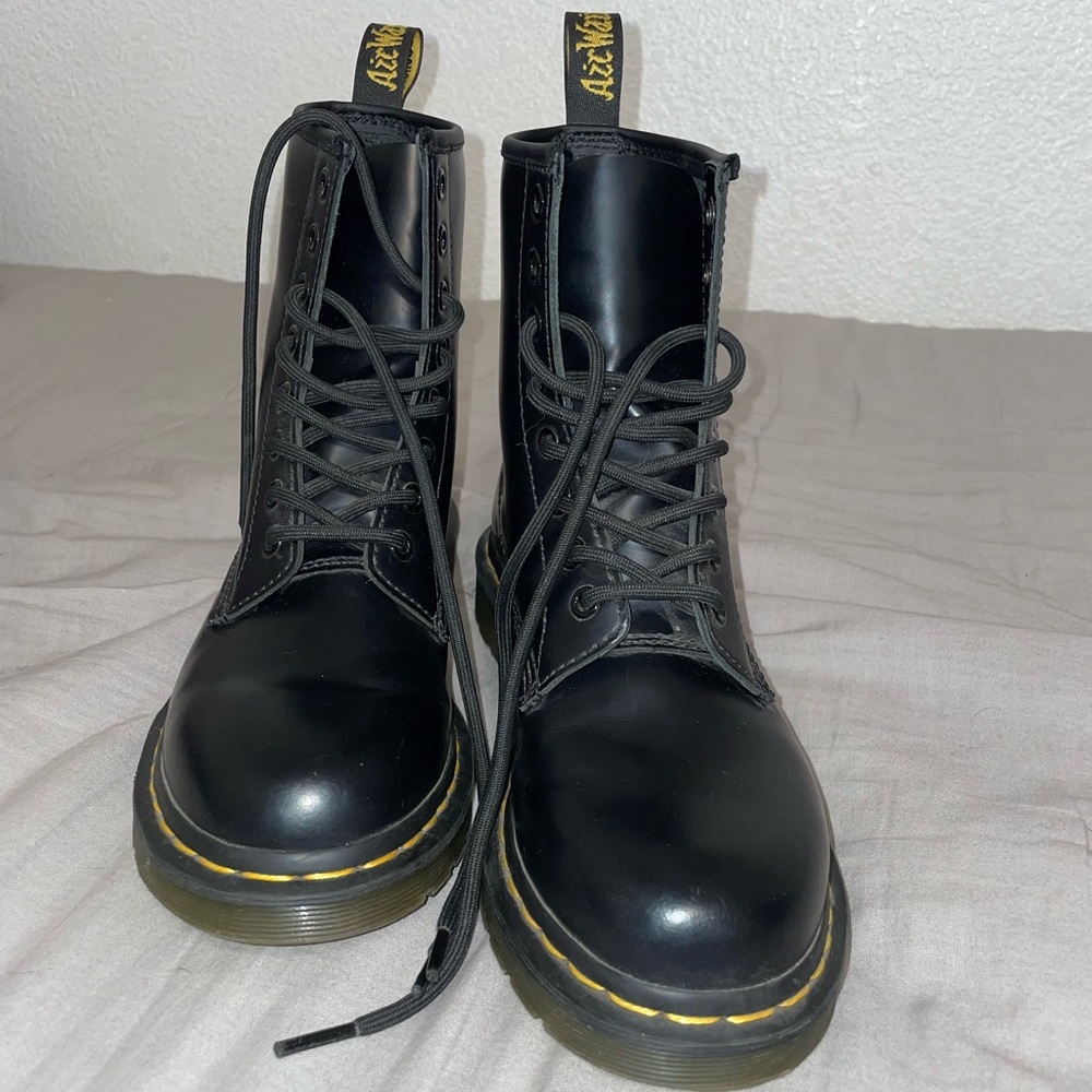 Dr. Marten Black Smooth 1460 8 Eye Boot